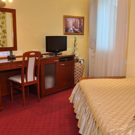 Hotel Botika Kraljevo Ruang foto