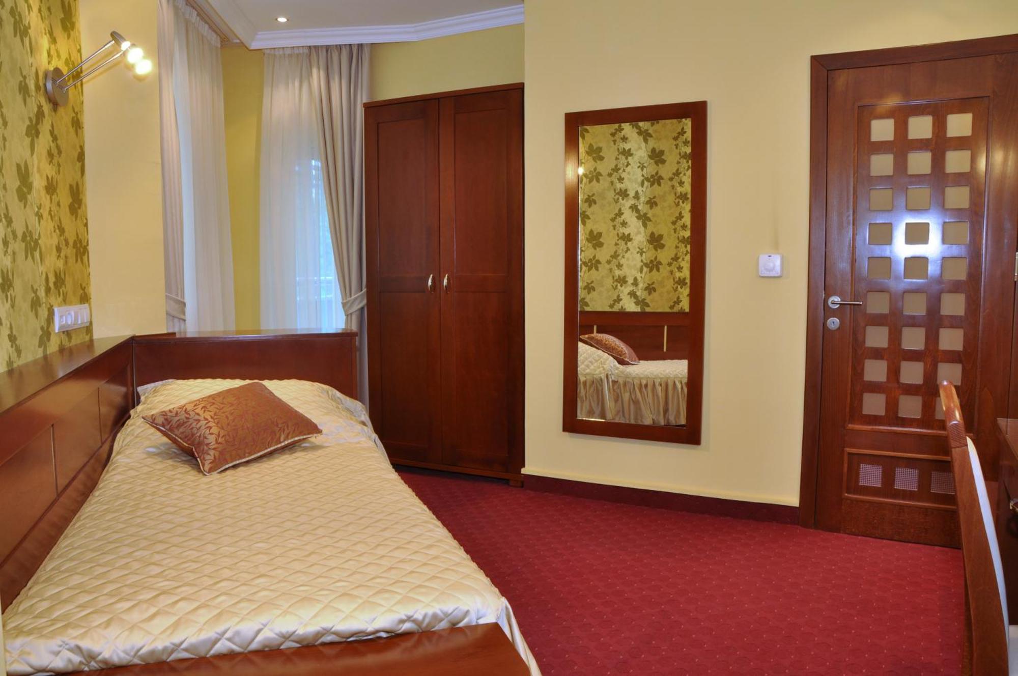 Hotel Botika Kraljevo Bagian luar foto